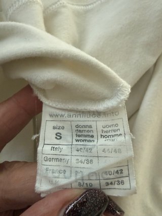 T-shirt Anni Luce V con logo strass e in perline