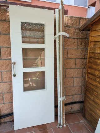 Puerta corredera madera con 3 cristales