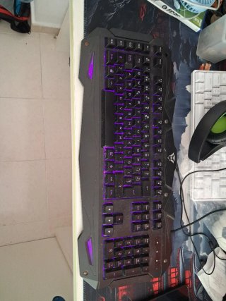 Teclado Gamer Trust con Luces LED