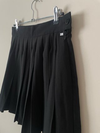 Falda negra de tablas