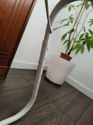 Tavolino bianco in plastica