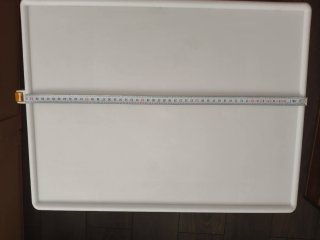 Tavolino bianco in plastica