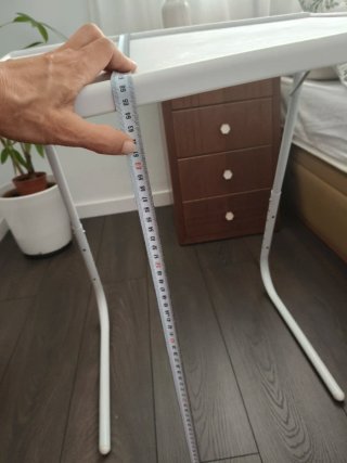 Tavolino bianco in plastica