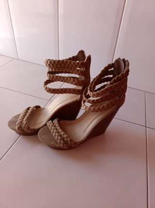 Sandalias cuña trenzadas