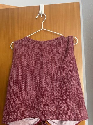 Blusa sin mangas fruncida