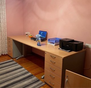 Escritorio modular oficina con doble cajonera.