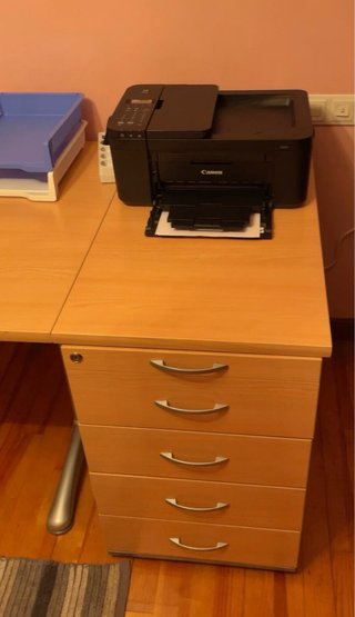Escritorio modular oficina con doble cajonera.