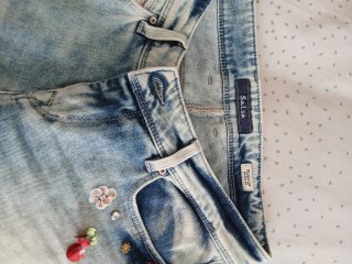 Pantalón vaquero con pedrería