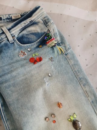 Pantalón vaquero con pedrería