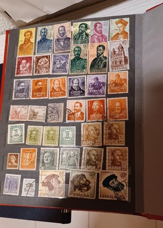 3 albumes con sellos nuevos y usados