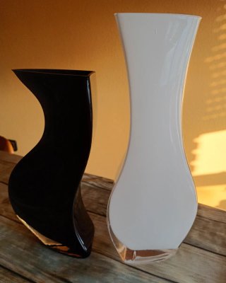 Dúo Jarrones Vidrio Negro y Blanco