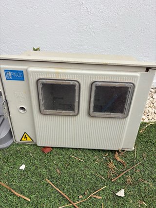 Caja de acometida eléctrica