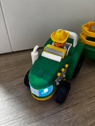 Trattore per bambini verde con rimorchio