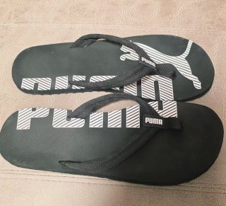 Chanclas Puma Negras y Blancas