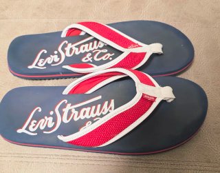 Chanclas Levi's Azul y Rojo