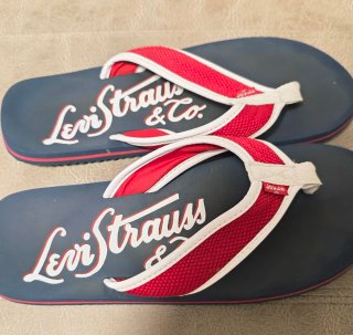 Chanclas Levi's Azul y Rojo