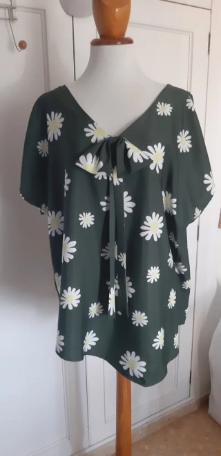 Blusa verde con margaritas blancas Talla 3XL