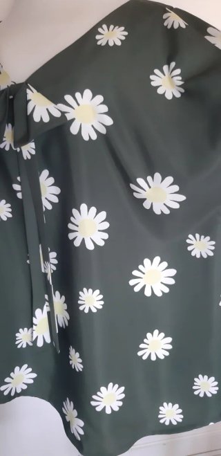 Blusa verde con margaritas blancas Talla 3XL