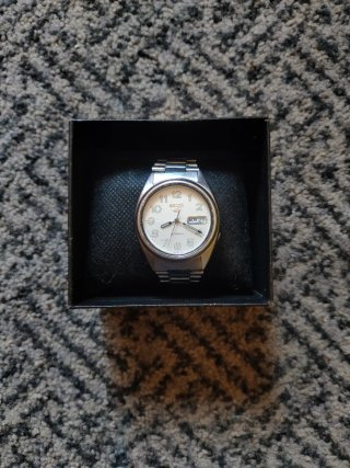 Reloj Seiko Automático Plata y Blanco