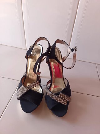 Zapatos de tacón negros