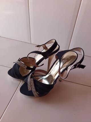 Zapatos de tacón negros