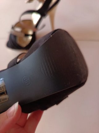 Zapatos de tacón negros