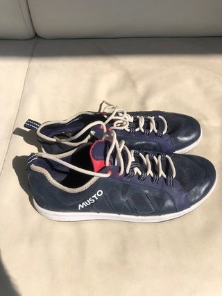 Zapatillas náuticas Burke y Musto T42 y T43
