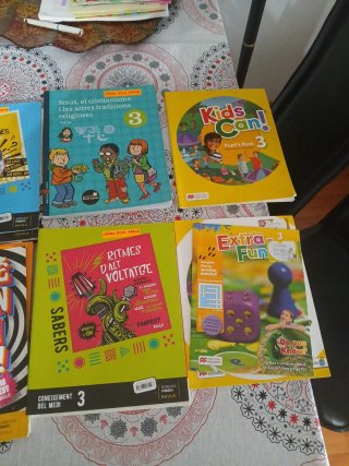 Libros de 3°primaria Maristas rubi, 10€ x libro