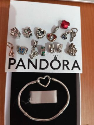 Pandora Pulsera y Charms