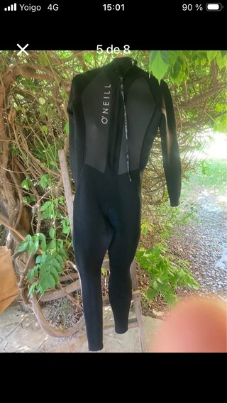 Tabla de surf con funda y traje neopreno Oneil