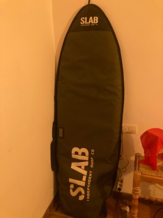 Tabla de surf con funda y traje neopreno Oneil