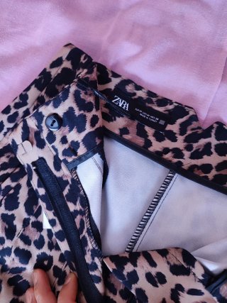 Pantalón Zara animal print