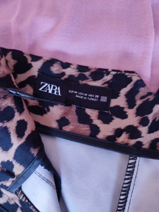 Pantalón Zara animal print