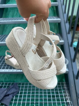 Sandalias cuña mujer beige