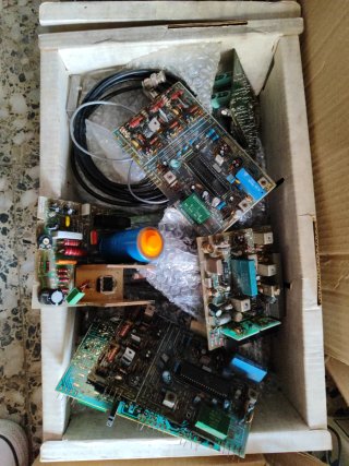 Transformadores y componentes electrónicos vintage