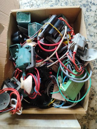 Transformadores y componentes electrónicos vintage