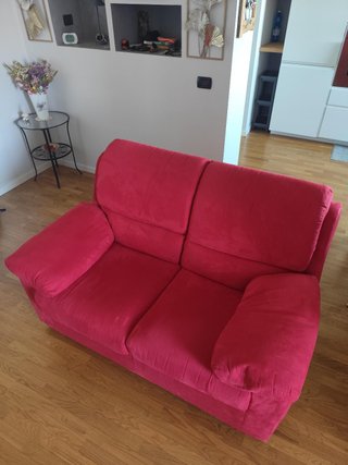 Divano 2 posti Felis, rosso, alcantara.