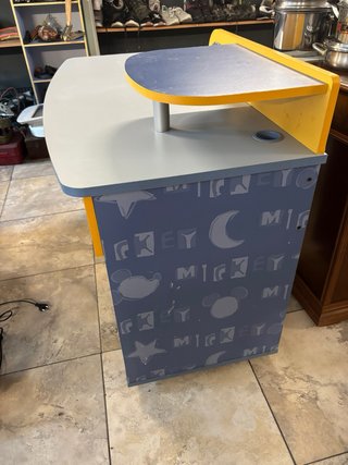 Scrivania per bambini blu e gialla