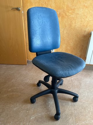 Silla de oficina con ruedas