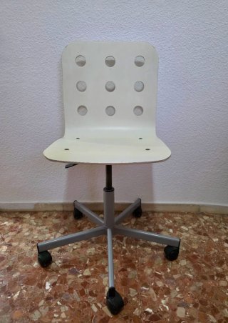 Silla de escritorio moderna.