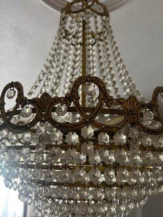Lámpara de araña vintage dorada y cristal