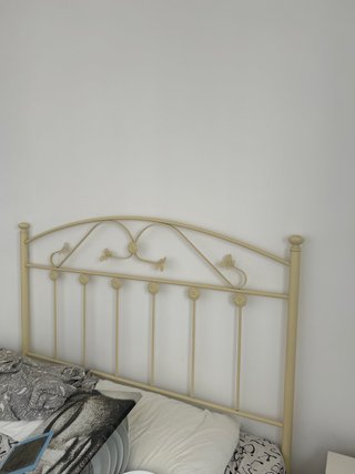 Cabecero de cama metálico beige