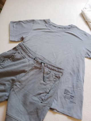 Conjunto deportivo niño gris