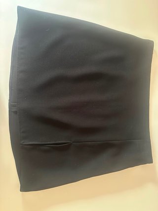 Minifalda negra con abertura