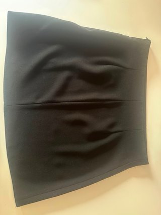 Minifalda negra con abertura