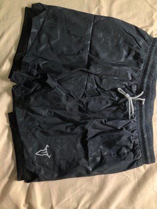 Calzonas deportivas negras grises