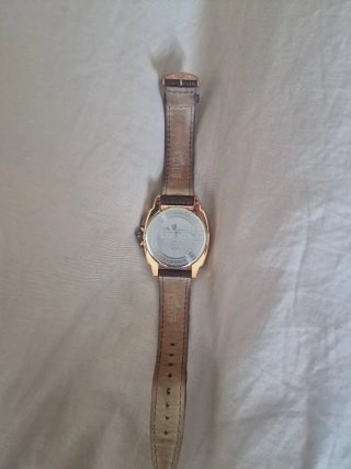 PRECIO NEGOCIABLE  Reloj Lotus Dorado y Marrón