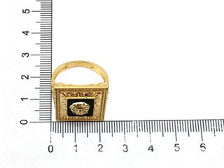 Sello Oro 18K con Onix y Circonitas tipo Versace