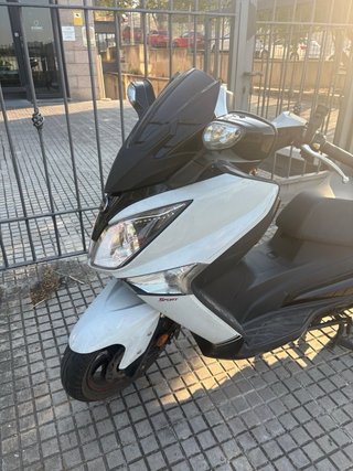 Sym Joymax Maxi Scooter