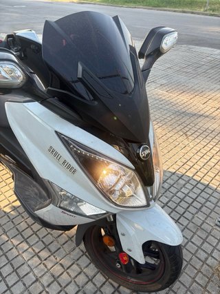 Sym Joymax Maxi Scooter